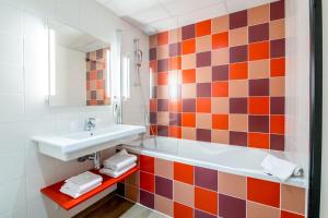 Hotels ibis styles Albi Centre Le Theatro : Chambre Double Standard avec Canapé-Lit