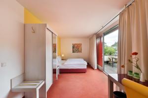 Comfort Double Room with Balcony room in Hotel Neutor Express
