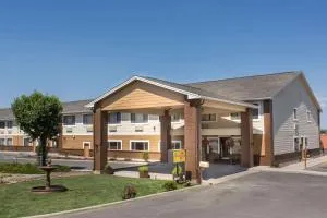 Super 8 by Wyndham Baker City - 拉格兰德