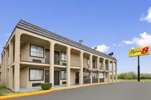 Super 8 by Wyndham Fort Worth TX - 艾索