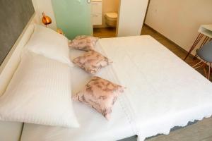 Rose Gold Rooms & Studio with balcony