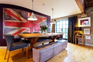 Veeve - Luxurious Leather Warehouse