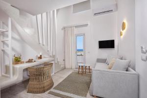 Petri Suites Santorini Greece