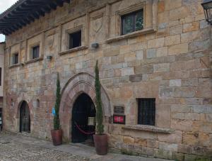 Calle del Cantón 24, 39330 Santillana del Mar, Cantabria, Spain.