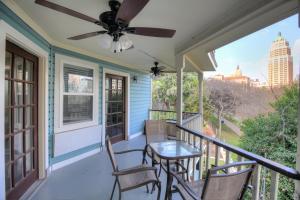 Queen Suite with Spa Bath and Balcony room in Inn on the Riverwalk