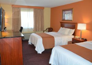 Double Room with Two Double Beds - Smoking room in Columbus Grand Hotel & Banquet Center