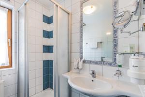 Standard Double Room room in Hotel Vier Jahreszeiten