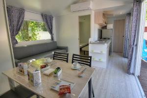 Campings mobilhome 500m mer camping LA CARABASSE : photos des chambres