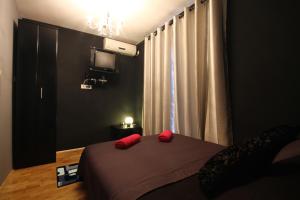 Special Offer - Double Room with Airport Transfer room in Apartments Vila Galileo