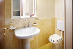 Double Room with Balcony and Private Bathroom