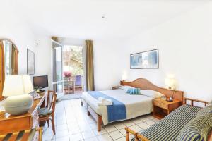 Triple Room room in Hotel Yacht Club