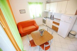 One-Bedroom Apartment with Terrace room in Apartments with a parking space Sukosan Zadar - 14419