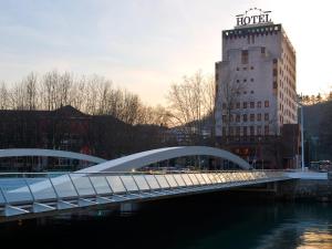 Plaza Pío XII, 7 20010. San Sebastián, Spain.