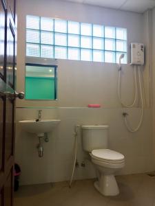 โรงแรมห้วยทราย Huaisai Hotel