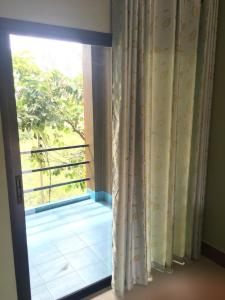 โรงแรมห้วยทราย Huaisai Hotel