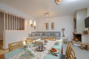 Floras Villa with Plunge Pool