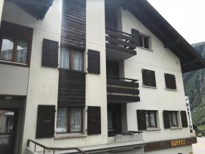 Two-Bedroom Apartment room in Burgen
