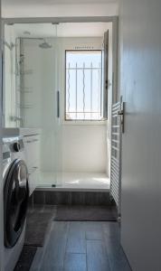 Appartements Le Vallat vue mer cassis terrasse privative spa jacuzzi barbecue calanques : photos des chambres