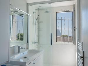 Appartements Le Vallat vue mer cassis terrasse privative spa jacuzzi barbecue calanques : photos des chambres