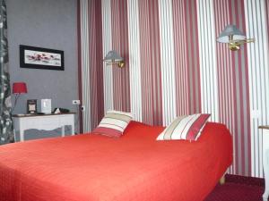 Hotels Hotel - Restaurant Saint Jacques : photos des chambres