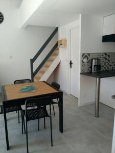 Appartements Petit Loft T2 bis mezzanine avec jardin et piscine : photos des chambres