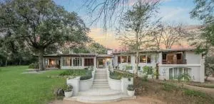 Amberhall Guesthouse - Four Ways