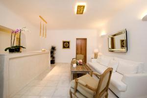 Gold Suites - Small Luxury Hotels of the World Santorini Greece