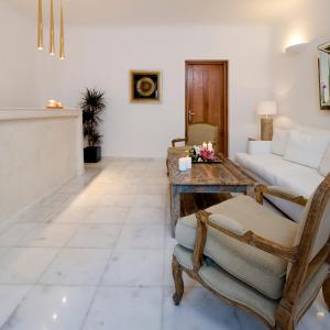 Gold Suites - Small Luxury Hotels of the World Santorini Greece