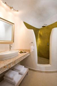 Gold Suites - Small Luxury Hotels of the World Santorini Greece