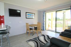 Beachfront 2 25 Willow Street