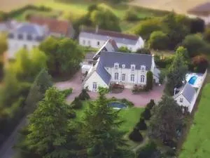 拉卡里尔住宿加早餐旅馆 - Charentilly