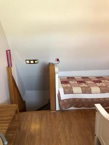 B&B / Chambres d'hotes La Carriere : Chambre Familiale avec Salle de Bains Privative