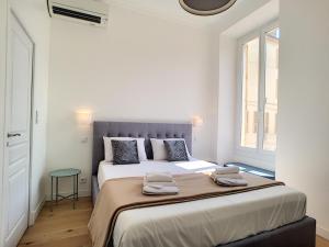 Nestor&Jeeves - CAESARS - Hyper center - Shopping avenue