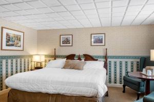 Queen Suite with Spa Bath room in Coachman Inn