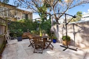 Pyrmont Self-Contained Terrace House (64 BUL)