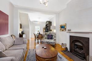 Pyrmont Self-Contained Terrace House (64 BUL)