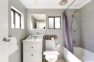 Pyrmont Self-Contained Terrace House (64 BUL)