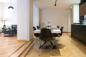 TONIS 4BD near Classy KOLONAKI, locals enjoy it