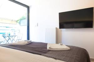 TONIS STUDIO for couples near ACROPOLIS Museum