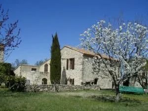 La Fenice - Beautifully restored property with heated pool in small village - La Bastide-des-Jourdans