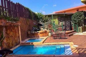 One32 Guesthouse Bejeweled - Cherry Garden