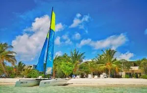 Crown Beach Hotel-Private Bikini Beach - 心玛芙市