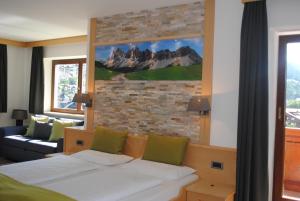Family Room (2 Adults + 2 Children) room in Hotel Garni Walter