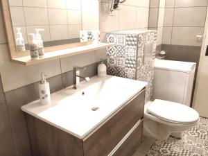Appartements Les Cles du Bonheur by Beds4Wanderlust, 47m2 avec Terrasse privative & Parking-RER B TGV 10min-Orly 20min : photos des chambres