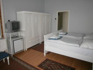 Twin or Double Room - Attic room in Kastélyfogadó Sitke
