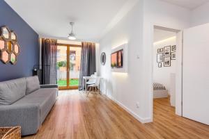 Happy Apartments Aura
