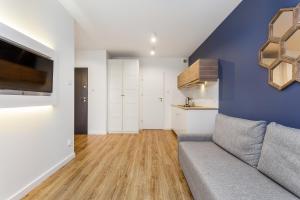 Happy Apartments Aura