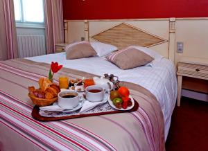 Hotels Logis Auberge De La Selune : photos des chambres