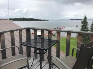 Family Room with Lake View room in Lake Louise Lodge Alaska