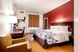 Superior King Room room in Seasons Inn Traverse City
